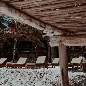 Niken Beachfront Hotel